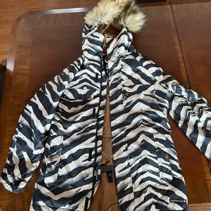 686 snowboarding jacket